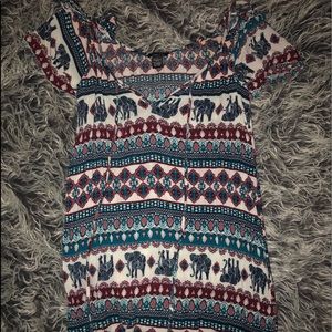 Large dress with two straps on the shoulders